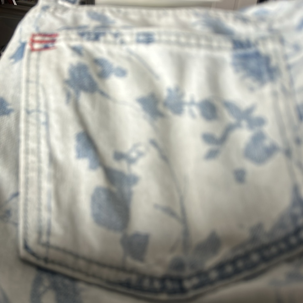 NWT BDG (UO exclusive) Floral print wide leg jeans Size 28 Relaxed fit Low rise - Picture 9 of 12